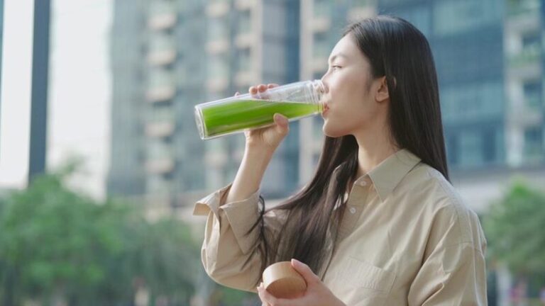 Những người không nên uống cần tây